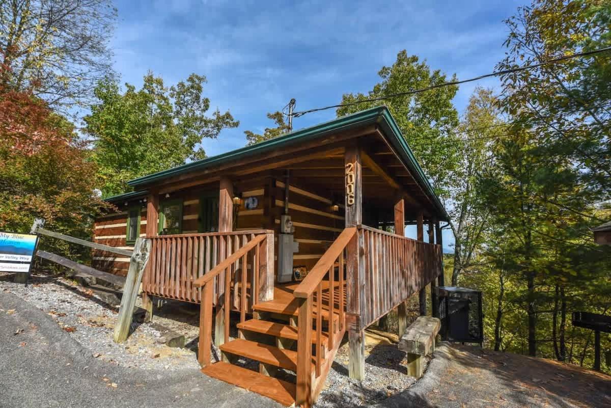 View! Cozy, Private, Fireplace, Hot Tub Log Cabin, Honeymoon! 세비어빌 외부 사진