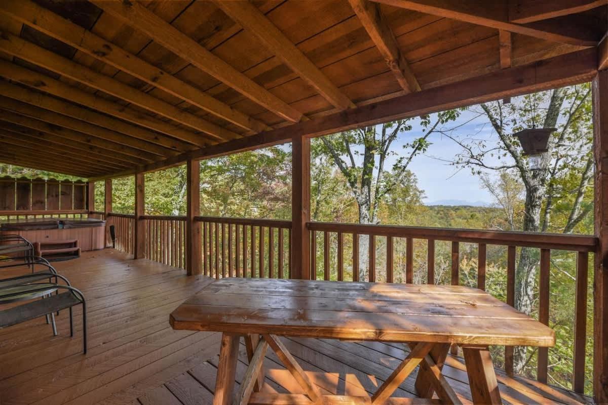 View! Cozy, Private, Fireplace, Hot Tub Log Cabin, Honeymoon! 세비어빌 외부 사진